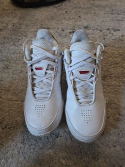 White sneakers. Nike. Size 8.5
