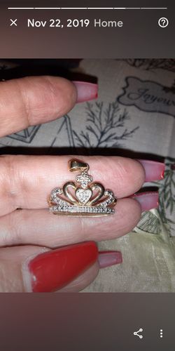 Sterling silver crown pendant