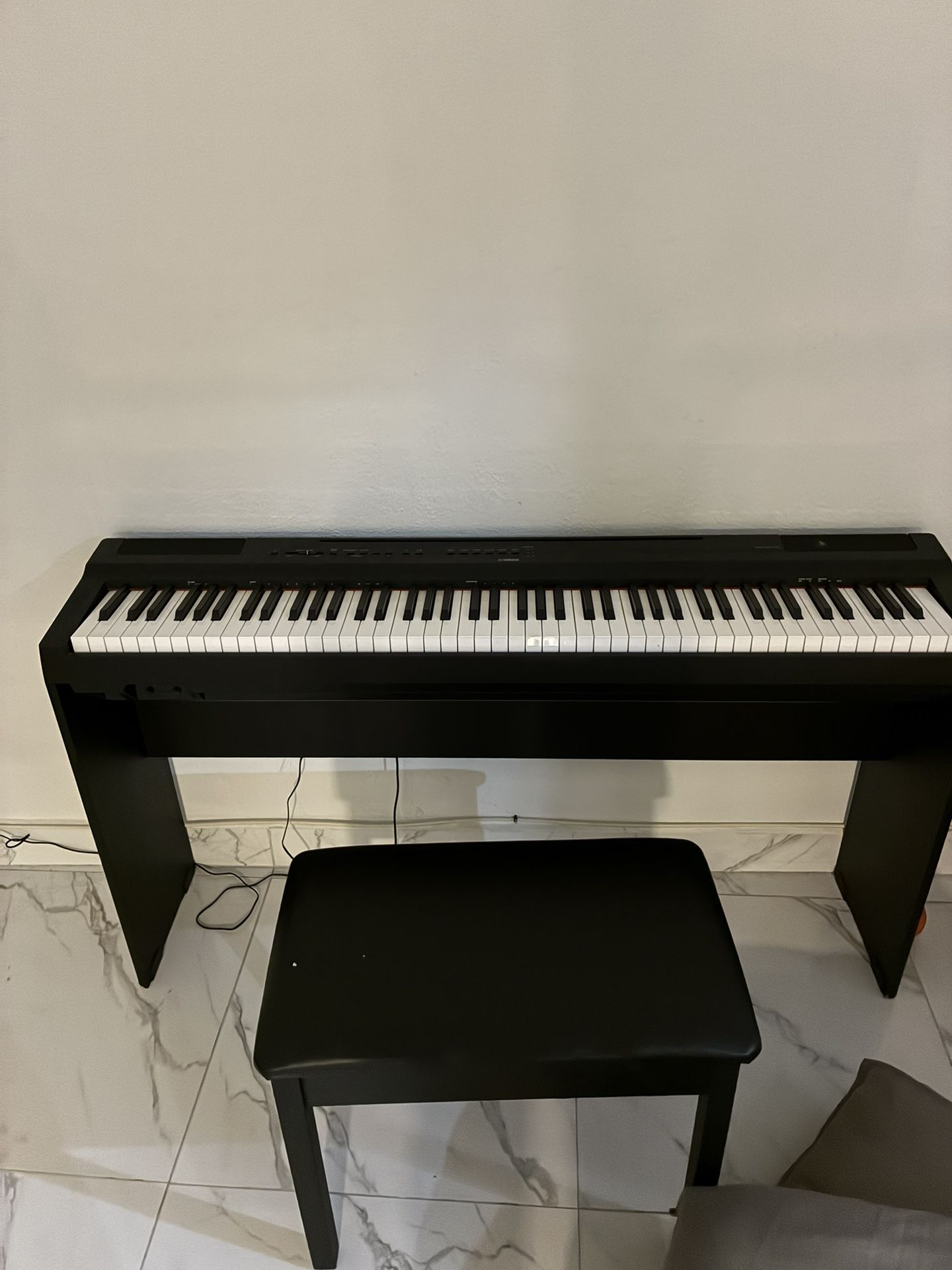 Piano (Yamaha P-125a) Weighted Keys