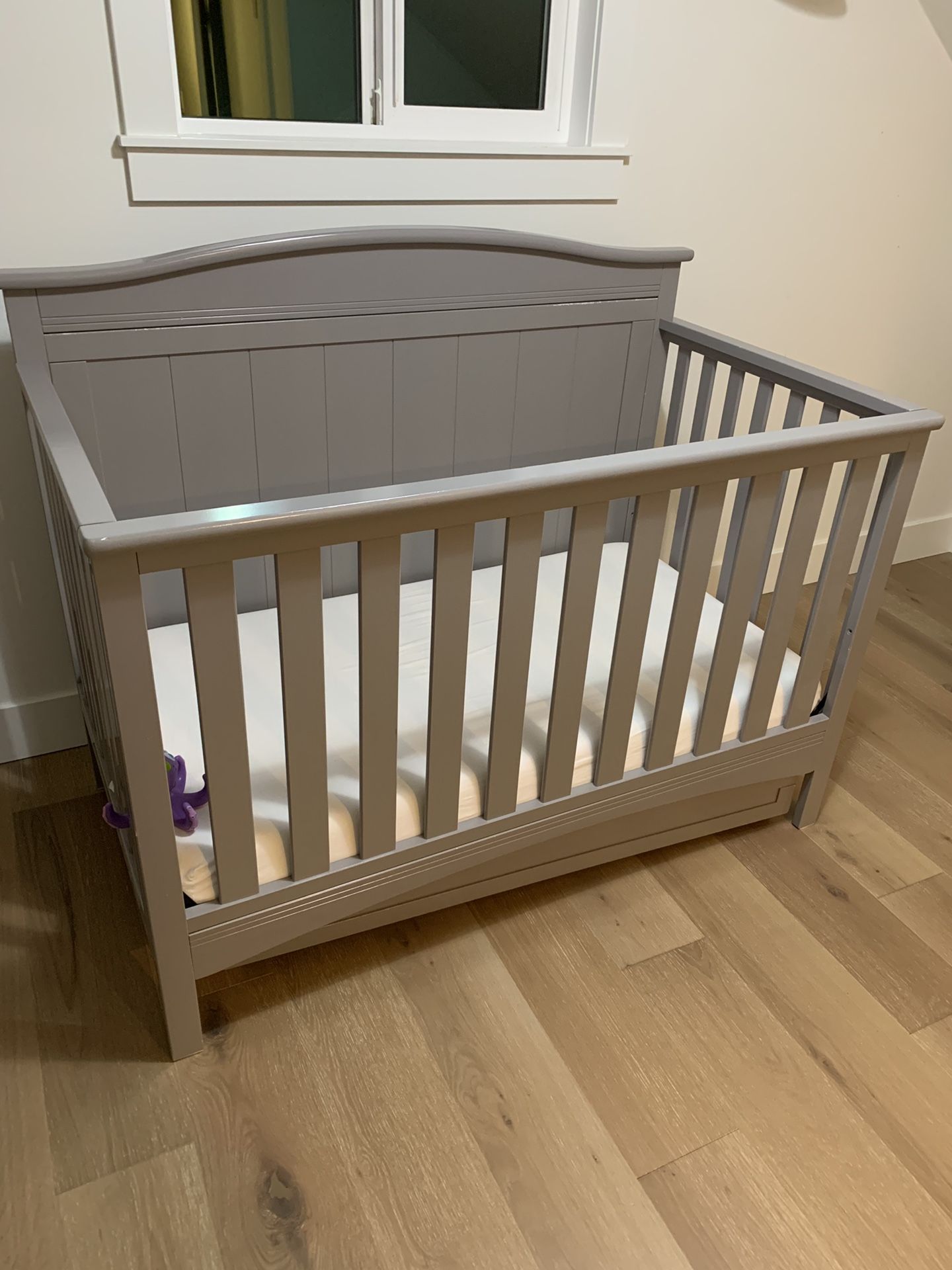 Delta Bennett Crib with Conversion Kit for Sale in Seattle, WA - OfferUp