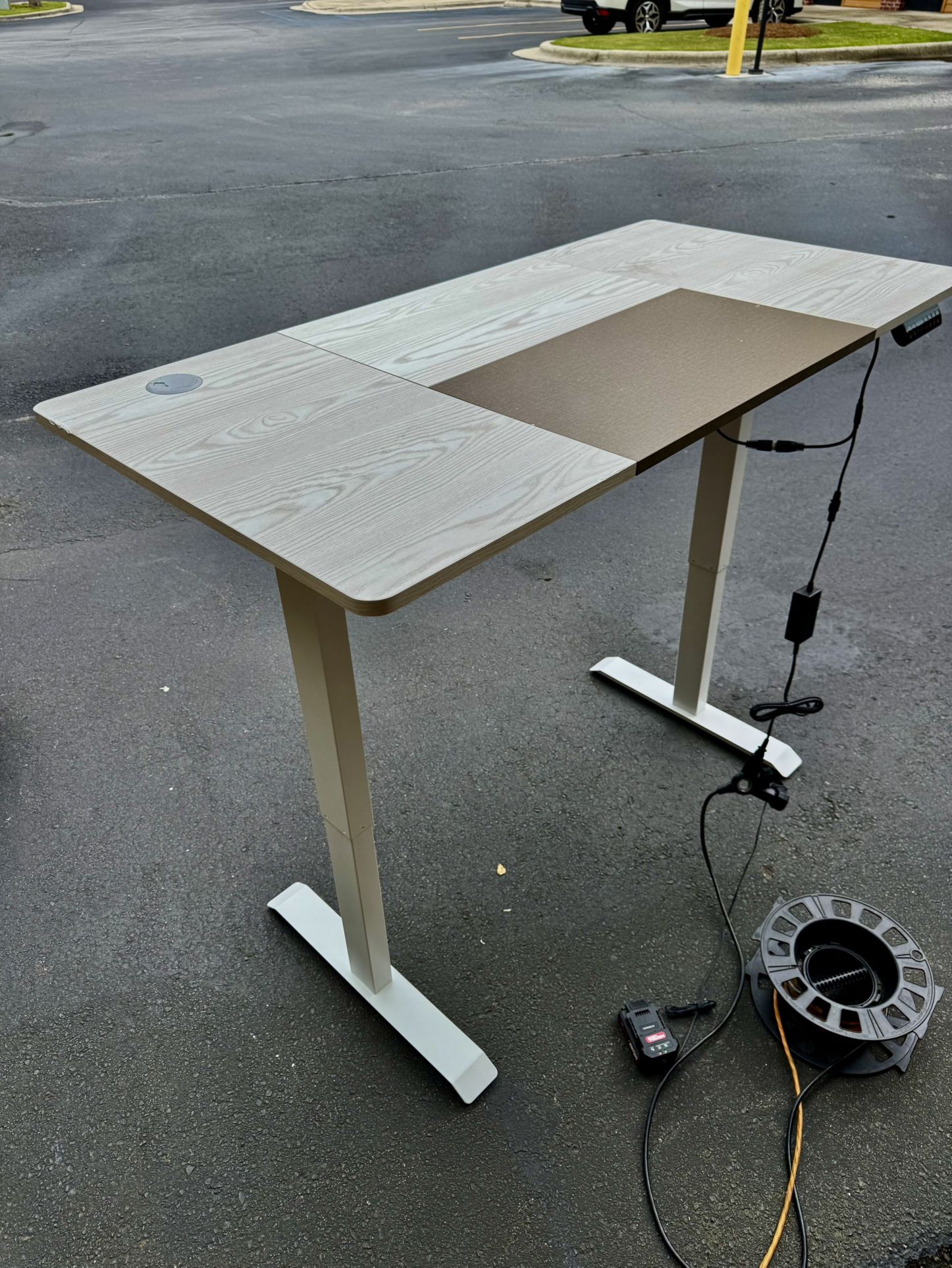 ELECTRIC STANDARDING DESK ( 55” X 27” )