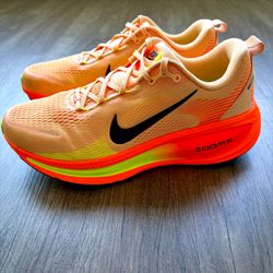 USED Nike Vomero 18 Orange Chalk Black HM6803-700 Men’s Size 10.5