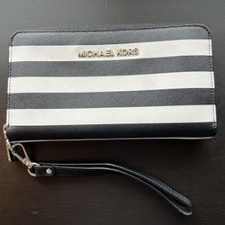 Michael Kors Wristlet Wallet 