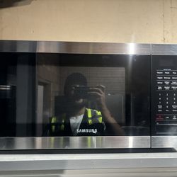 Samsung Microwave 2019 – Powerful – Clean – Like New