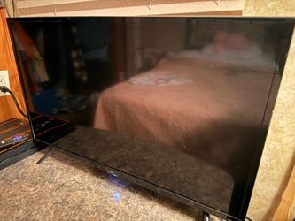 32” TCL Roku TV w/ remote