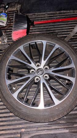 2018 Toyota Camry rim n tire