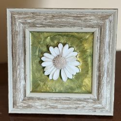 🌼 Handcrafted Resin Daisy Wall Art – $35 🌼