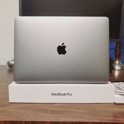 2018 MacBook Pro Laptop, Touchbar/Touch Id, Newest Mac OS Update, box