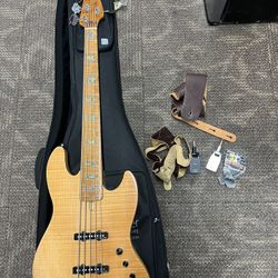 GUITAR MARCUS MILLER 8 SIRE W/ ACCES AND BANDS & CASE SELLING FOR $999‼️