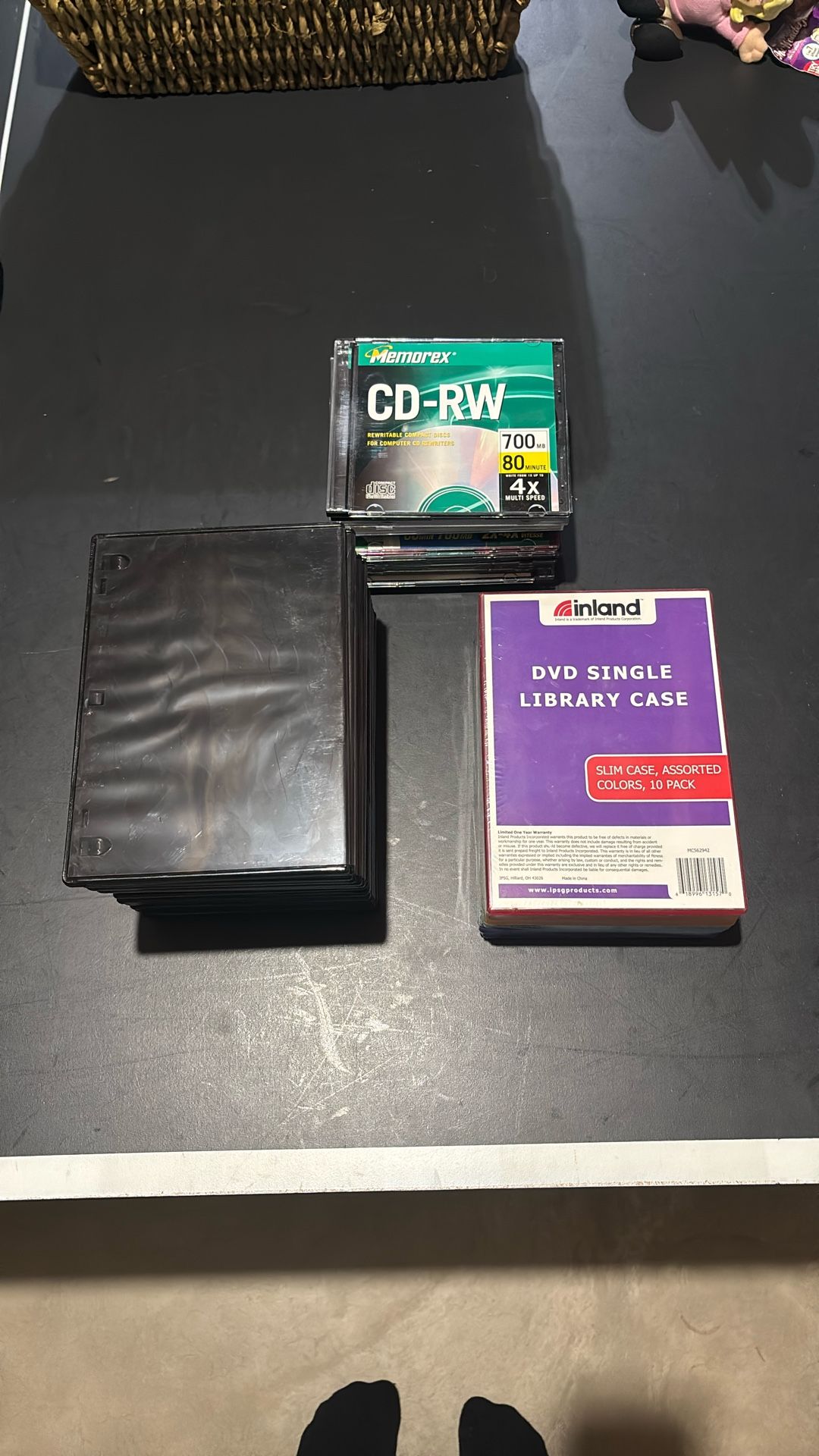 CD-RW DISCS and DVD SINGLE LIBRARY CASES