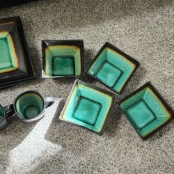 Better Home & Garden Green Dish Set