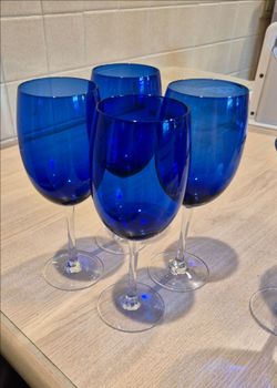 4 Circleware wine glasses