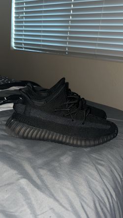 Yeezy Boost 350V2.0 Men’s Size 10 1/2 New