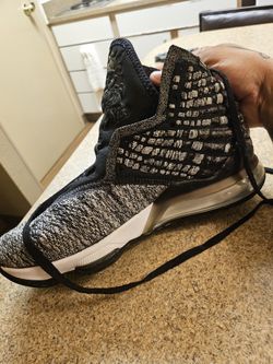 Nike Lebron Xvii Mens Size 10