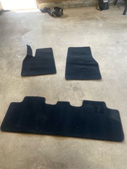 Tesla Juniper Model Y floor mats.