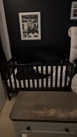 Convertible crib