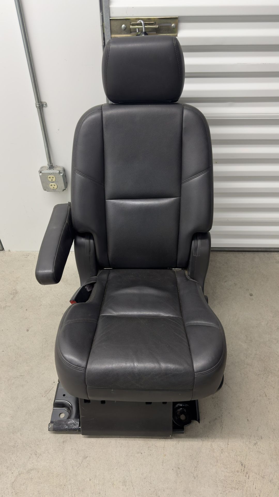 2nd row captain seats for 07-14 GM SUVs