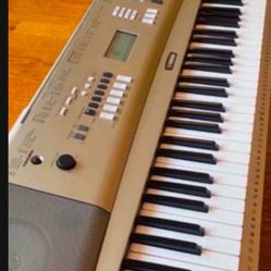 YAMAHA PIANO KEYBOARD 