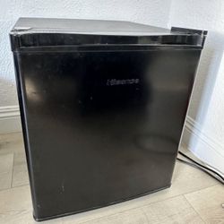 Hisense 1.6 Cu ft Single Door Mini Fridge, Black, 