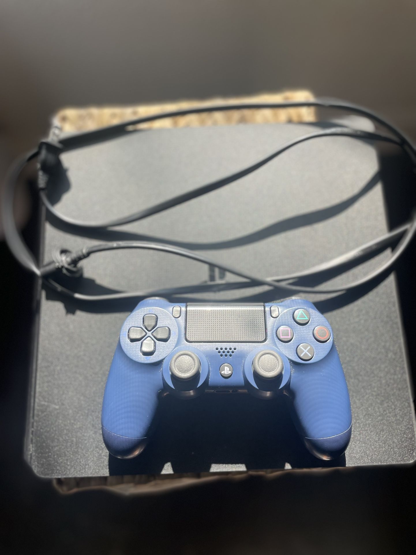 PS4 Slim 500GB + Controller