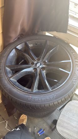 2017 Dodge charger RT  black wheels and tires