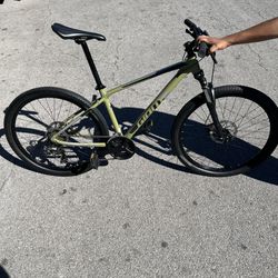 Giant 27.5” Mountain Bike