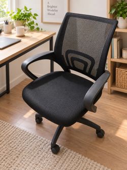 Black Mesh Office Chair — Ergonomic Desk Chair