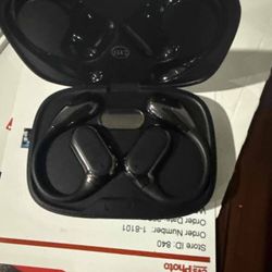 Brand New Wireless Earbuds