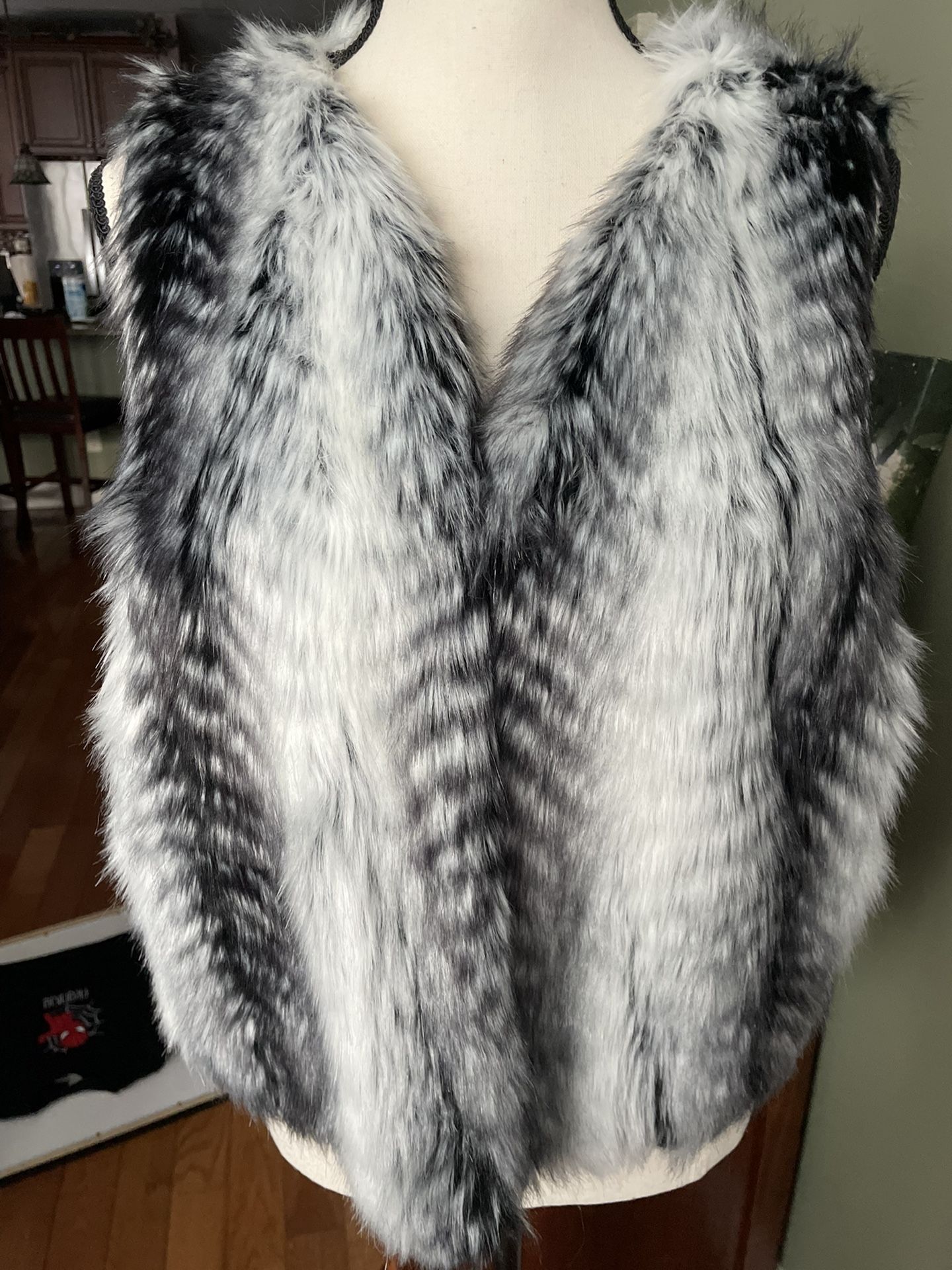 T Tahiti Women Vest Faux Fur Size Large