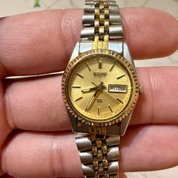 Seiko Quartz Two-Tone Women's Wristwatch Gold Dial Day/Date Metal Bracelet