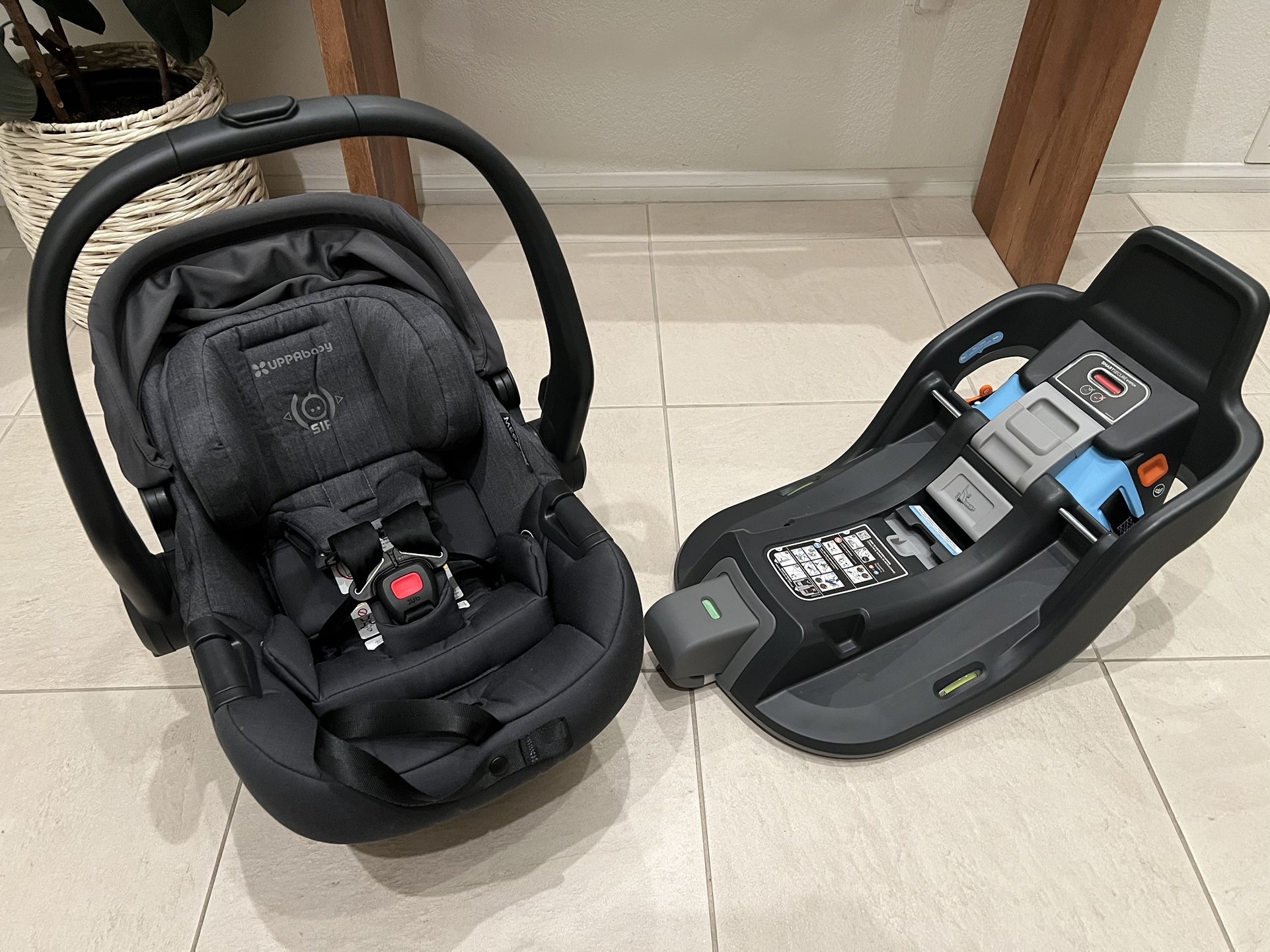 Uppababy Mesa Max Greyson Infant Car Seat