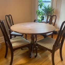 Dining Room Table And 4 Chairs 