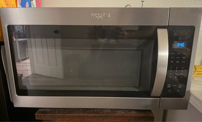 Whirlpool Built in microwave with mounting kit/under cabinet microwave