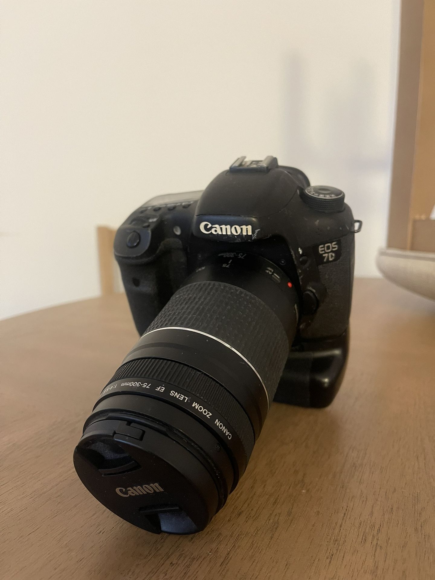 📷 FOR SALE: Canon EOS 7D DSLR w/ 75-300mm EF Lens & Zeikos Battery Grip – Sold As Is