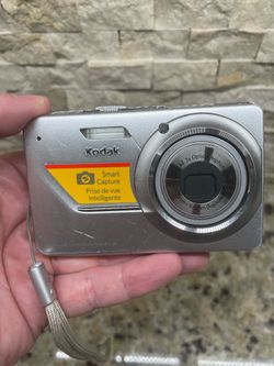 Kodak EasyShare M340 - 10MP digital compact camera Silver - No Charger and Untested