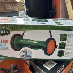 Manual reel lawn mower