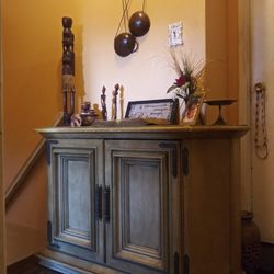 Chest with Shelf Inside 