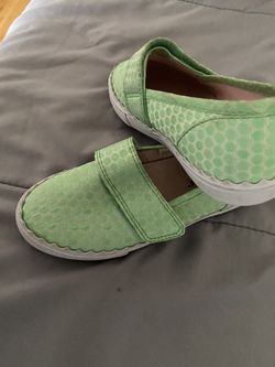 New Girls shoes size 11