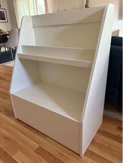 Kids bookcase with drawer