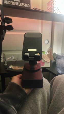 Wireless bluetooth. Man it’s pretty loud. Throw an offer $15-20