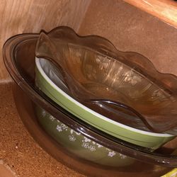 4 glass bowls