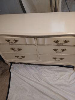 Vintage dresser