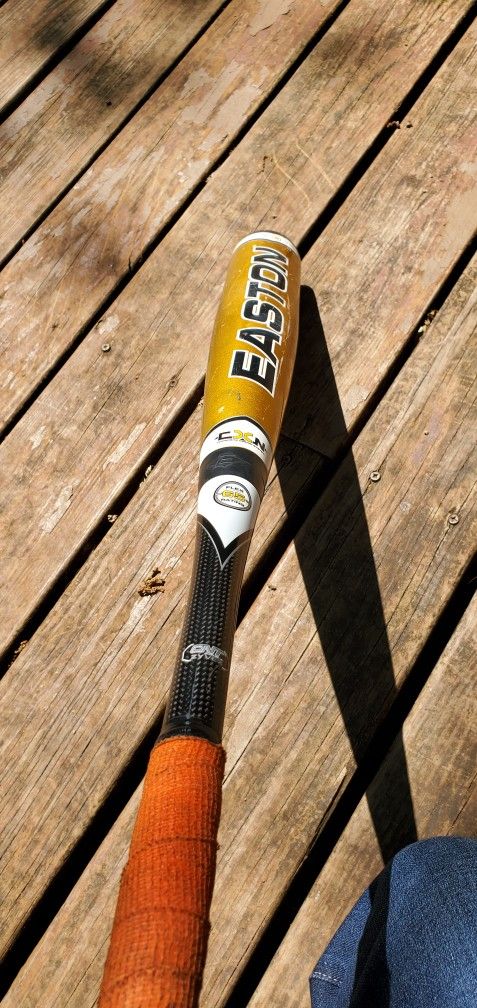 SV12 EASTON BASEBALL BAT .