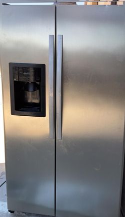 GE  Side-by-Side Stainless Steel Refrigerator Fridge
