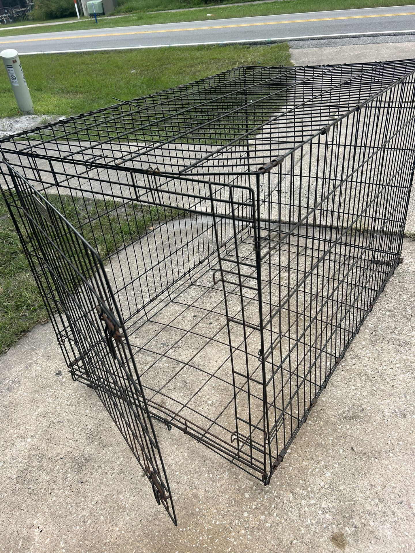 Cage for large dog π 49x30 in good condition