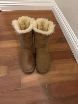 UGG boots (Size 6)