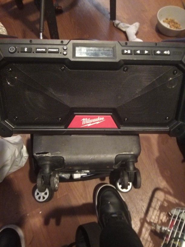 Milwaukee Job Site Radio Extra Dolby Base