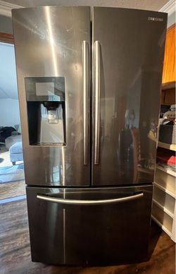 Samsung Stainless Steel Kitchen Appliance Suite – Refrigerator, Gas Range & Microwave  💲$2,500 OBO