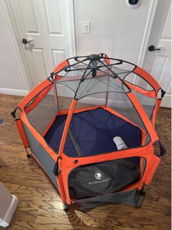 Pop N Go Play Yard by the California Beach Co (Orange)