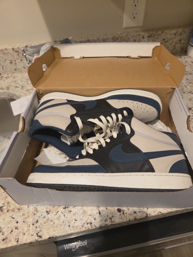 Size 10 Nike Dunks
